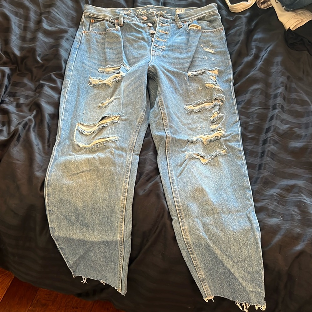Free people light wash ripped boyfriend jeans